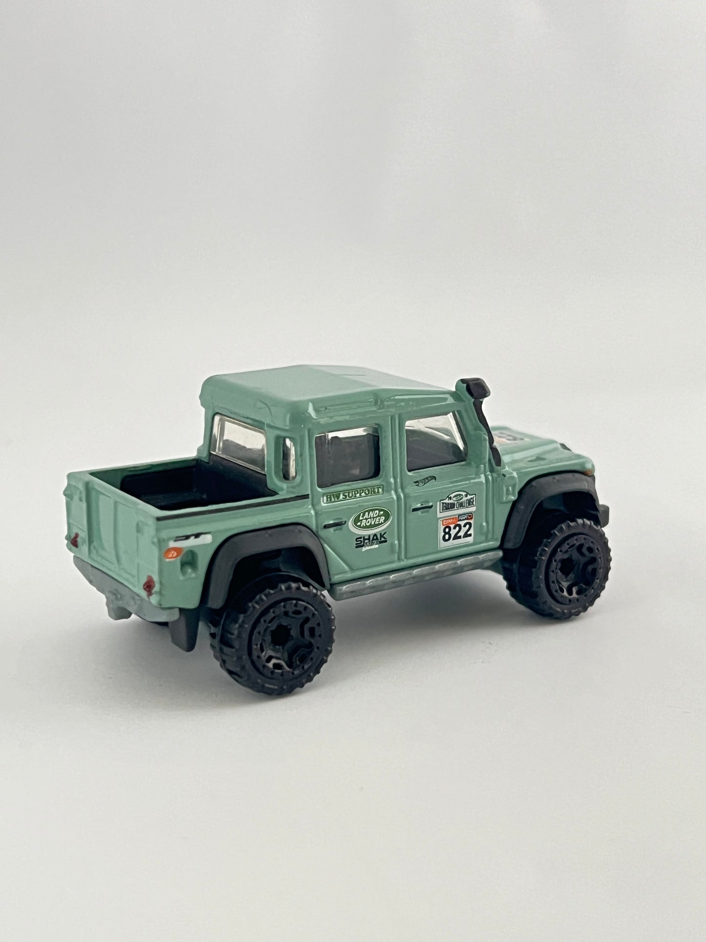 15 LAND ROVER DEFENDER DOUBLE CAB- UNCARDED - MINT