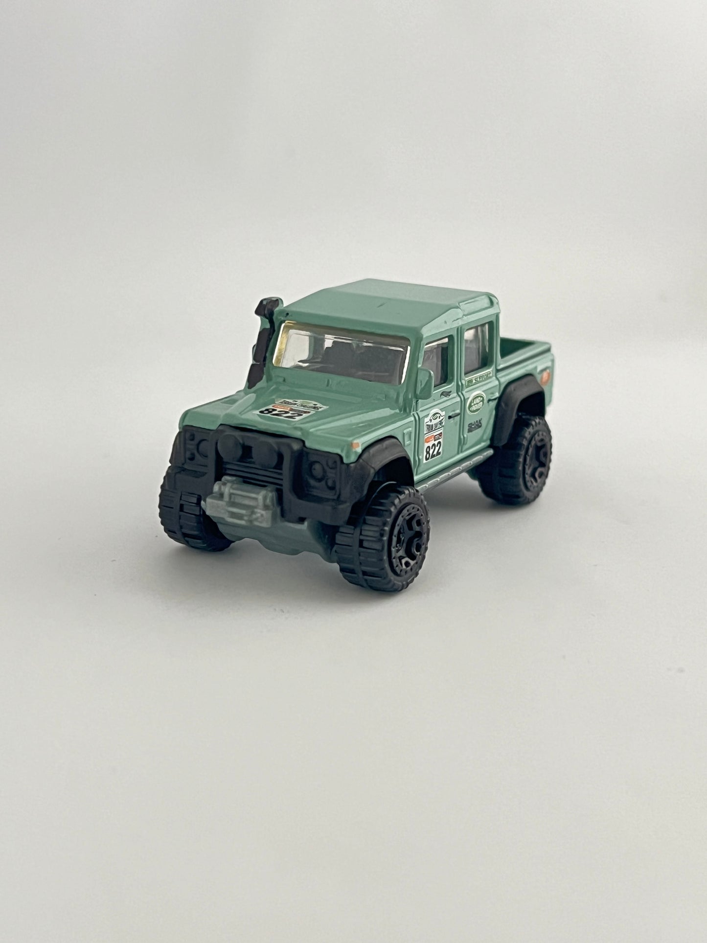 15 LAND ROVER DEFENDER DOUBLE CAB- UNCARDED - MINT